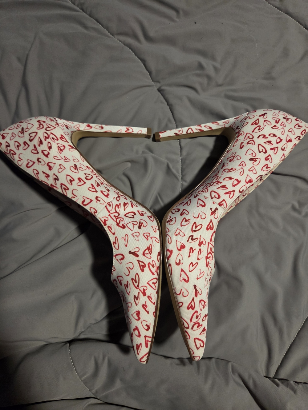Nine West Women's White Pumps with Red Heart Print - Picture 5 of 6